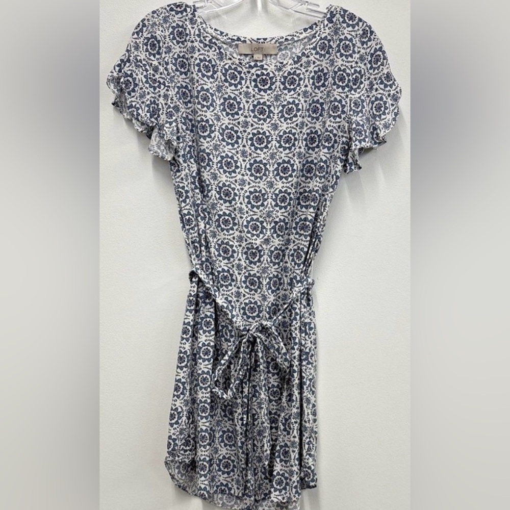 Loft Flutter Short Sleeve Blue and White Tie Waist Floral Medallion Dress SZ XST